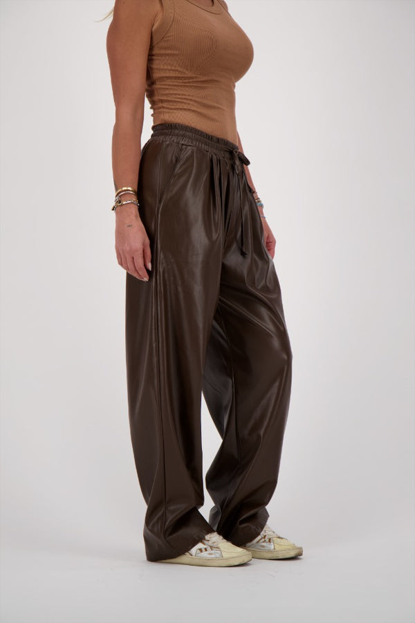 PANTALON BAGGY CUERO PU
