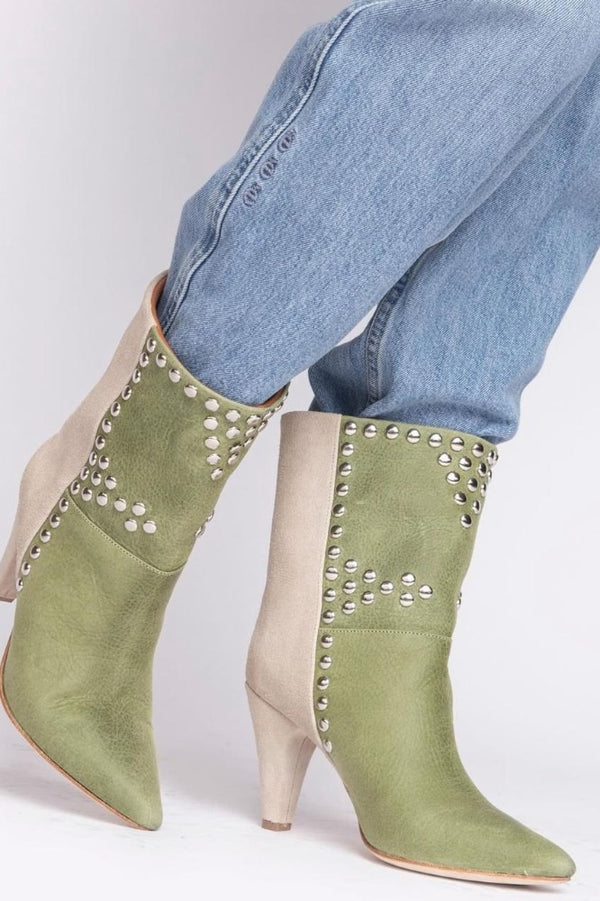 STUDS BOOTS