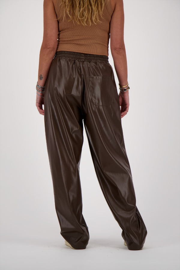 PANTALON BAGGY CUERO PU